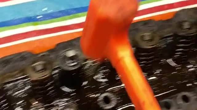 If there is any problem with the spring card, just use a hammer to fix the valve.