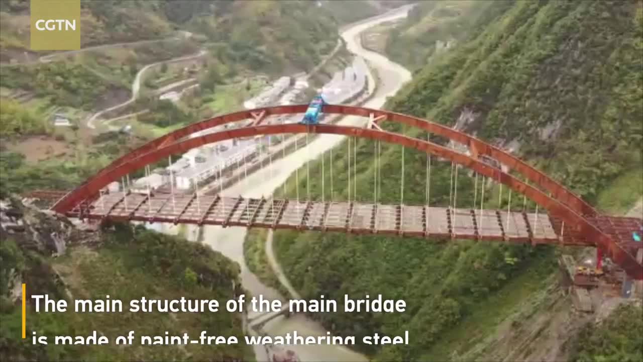 Final stage of Liaozi large-span bridge connected