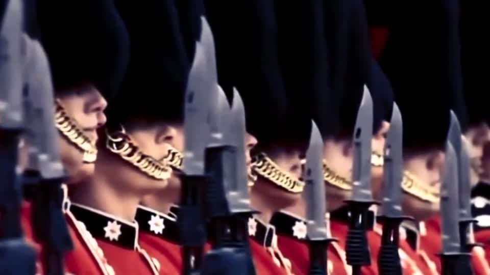 Les Visible - Living for the Material Moment