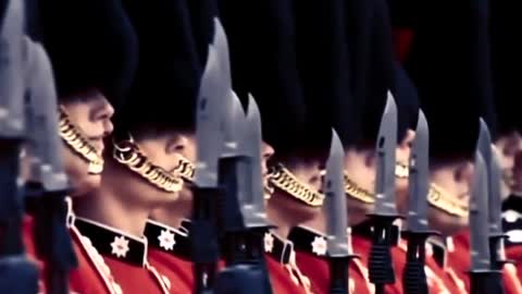 Les Visible - Living for the Material Moment