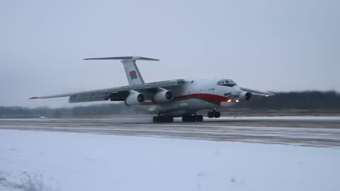 Touch and go Ilyushin Il-76MD (EW-004DE)