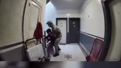 Mother fights off the would-be-kidnapper of her daughter