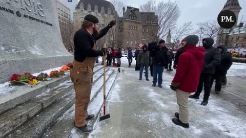 Veteran cleaning off war memorial tells off CBC