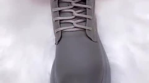 tie shoe laces