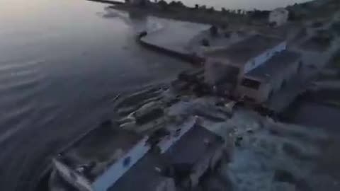 Alguém sabotou a barragem de Nova Kakhovka em Kherson,
