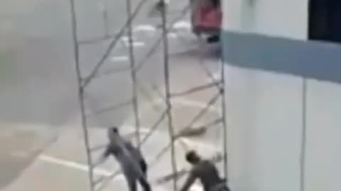 LIVE LEAK~ THE HIGH VOLTAGE WIRE WAS NOT NOTICED