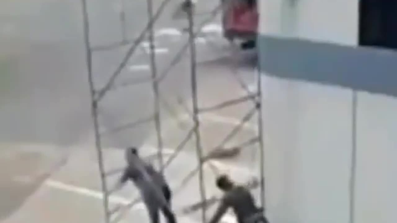 LIVE LEAK~ THE HIGH VOLTAGE WIRE WAS NOT NOTICED