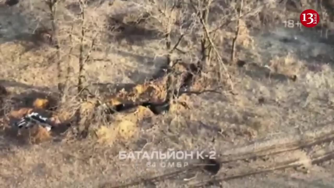 A surrounded Ukrainian soldier refuses to surrender to a Russian soldier.