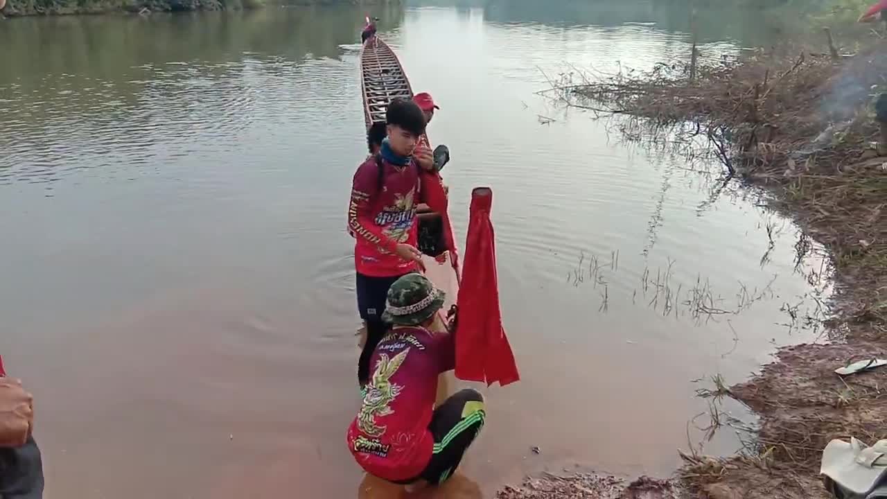 หงษ์แก้วกระดิ่งทอง บ.หนองขอน ต.หนองขอน อ.เมือง จ.อุบลฯ ลงแข่งสนาม ต.พระซอง จ.นครพนม