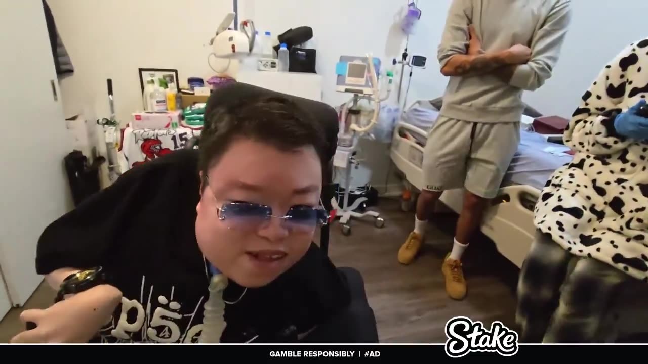 These strippers flashed Adin Ross mod on stream and his reaction is hilarious