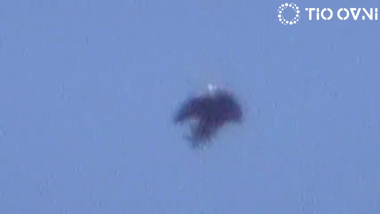 Amazing Jellyfish-Shaped UFO in Montreal June 5, 2011 - Ovni Medusa Montreal