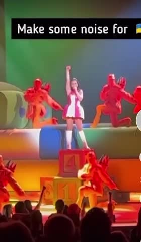 Katy Perry shouted "F*ck Putin"