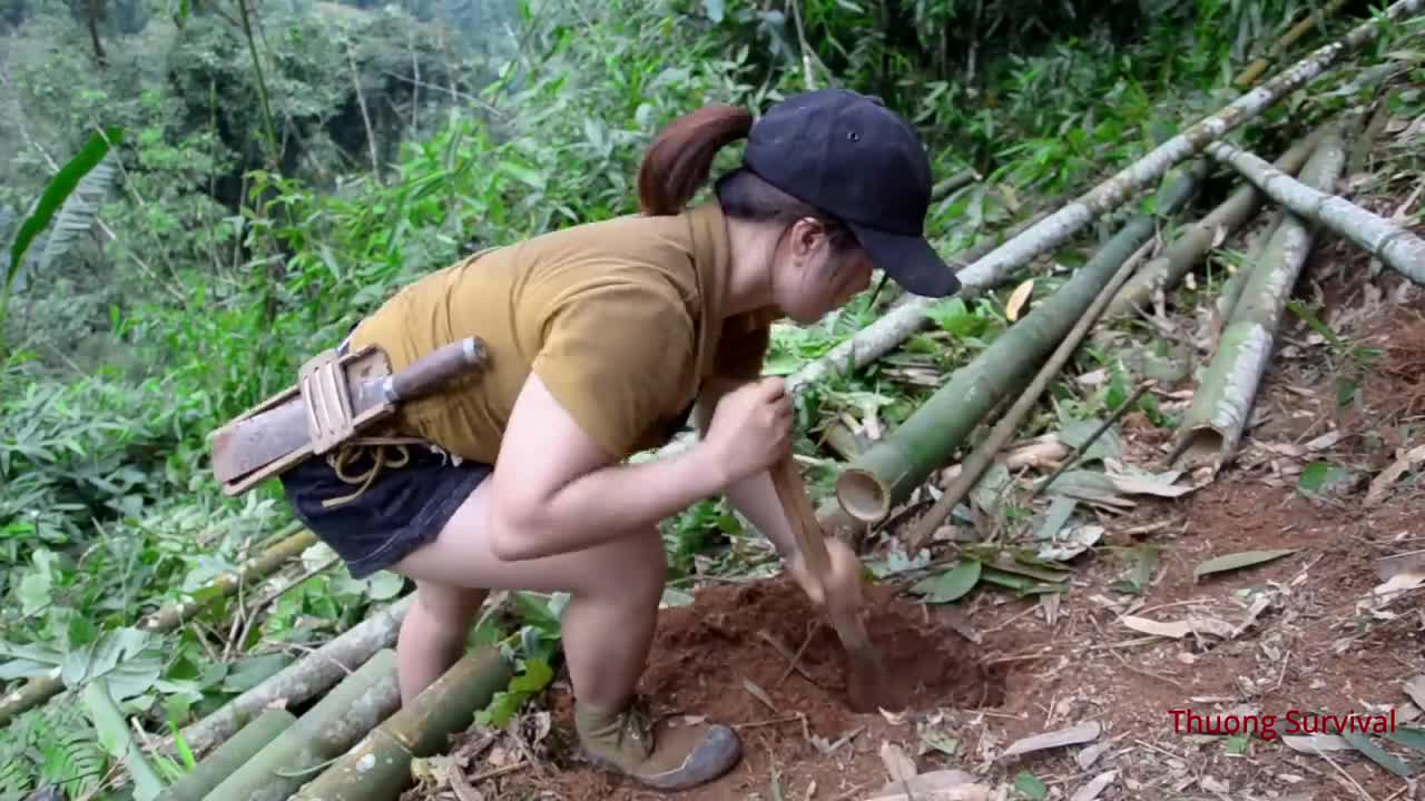 Making Rafts to Fight Crocodiles - Slip and Fall into the Lake/ Bushcraft & Survival P.2