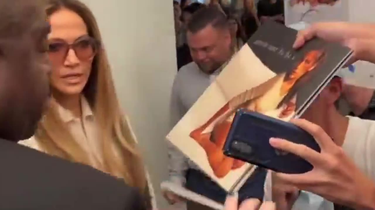 Jennifer Lopez Ended An Autograph Session After She Was Asked About Diddy!