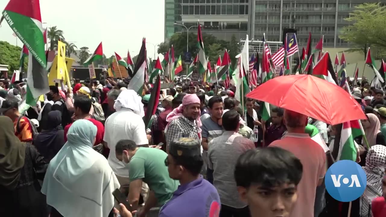 Demonstrators in Malaysia Show Support for Palestinians