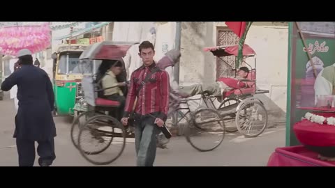 PK अंधे भिखारी के कटोरे मेसे पैसे उठा लेता है Amir Khan Comedy Anushka Sharma PK Movie Comedy