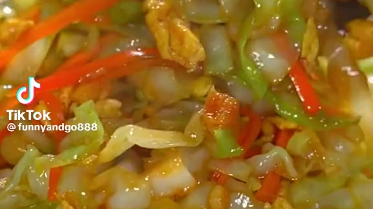 Scrambled egg with cabbage