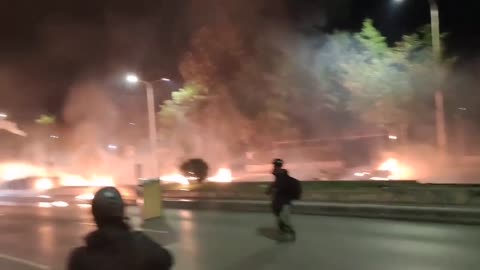 This is how you protest, fire bomb those fucking pigs, Greece 18-11-22