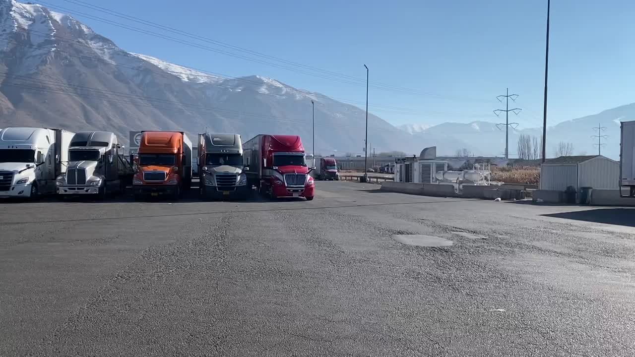 truckers in Utah support truckers from Canada