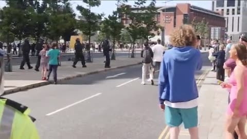 UK protests_ Violence breaks out in Bristol and Hull