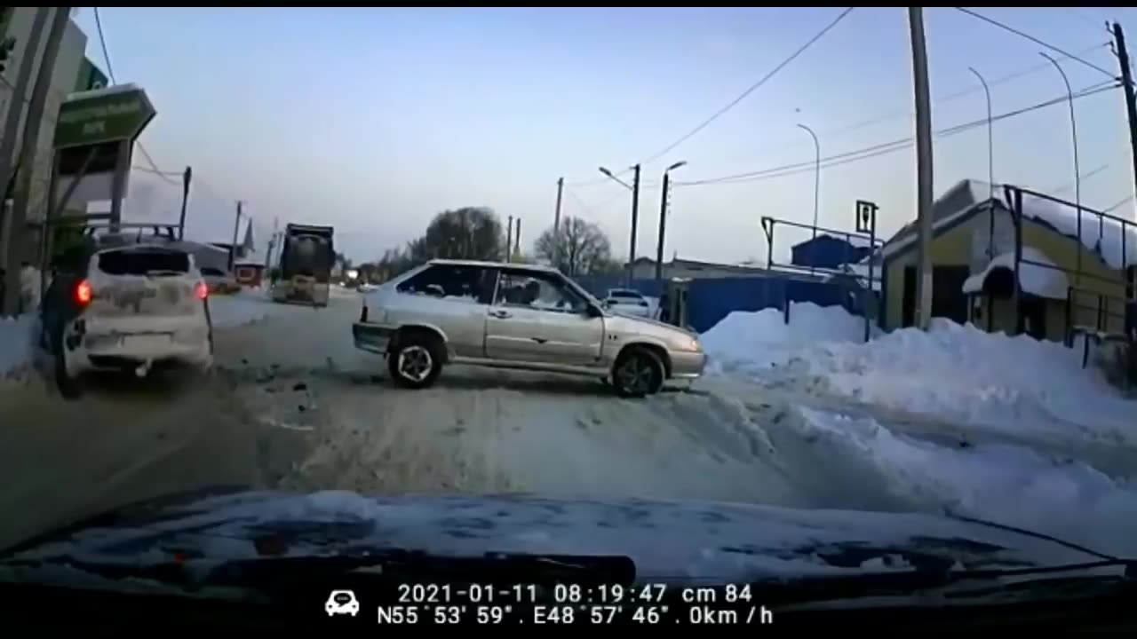 SNOW DRIVING FAILS WINTER CAR CRASH COMPILATION 2021 #1