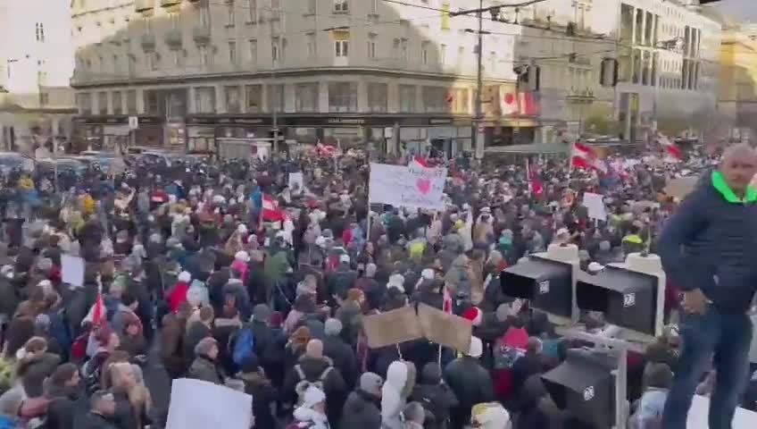 Large protests in Vienna against lockdowns.
