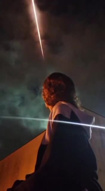 Accidentally captured the Portugal meteor overhead