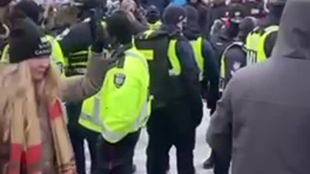 Canadian police left the Canadian protesters alone at war memorial in Canada