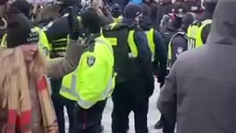 Canadian police left the Canadian protesters alone at war memorial in Canada