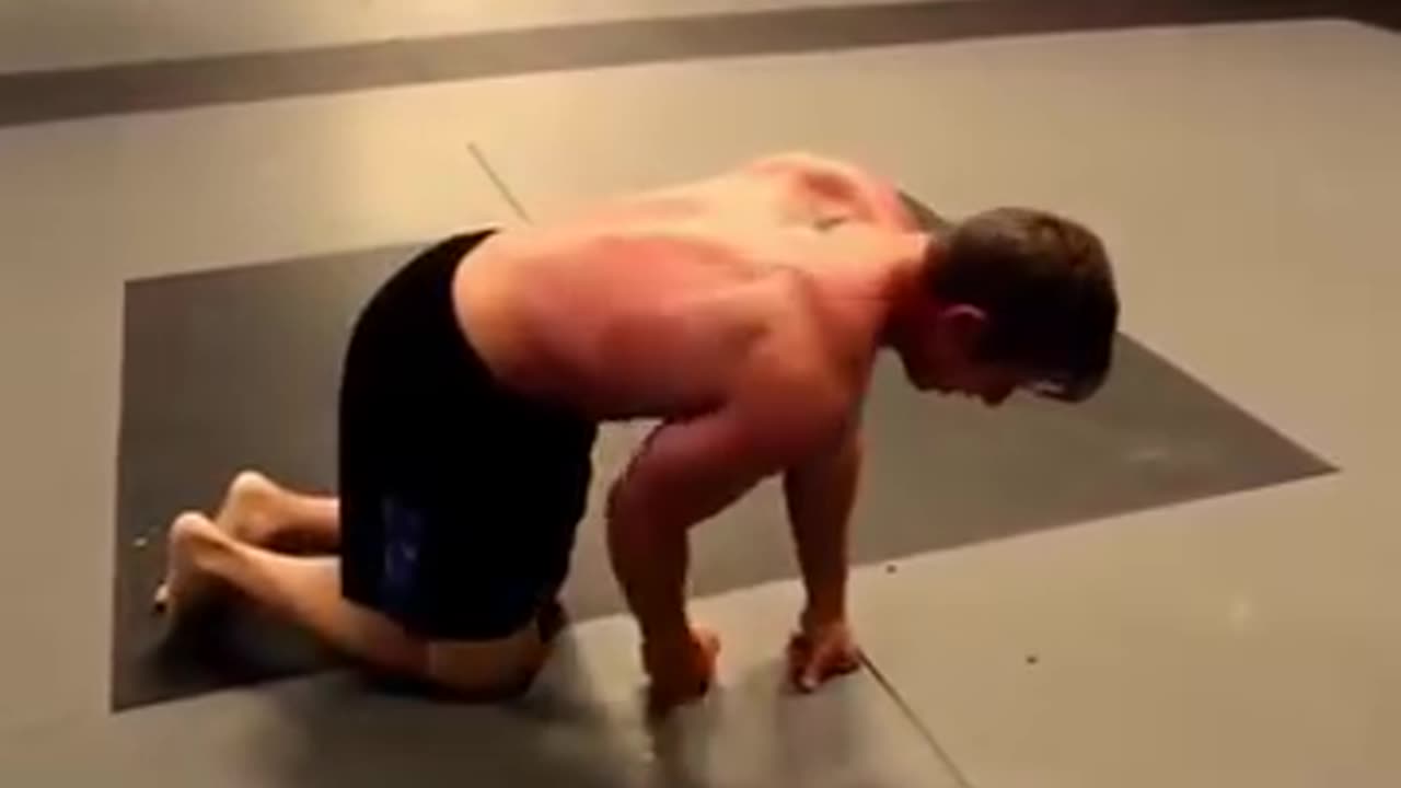 Bodybuilder vs taekwondo master!!! Gave him a well-deserved lesson!!!