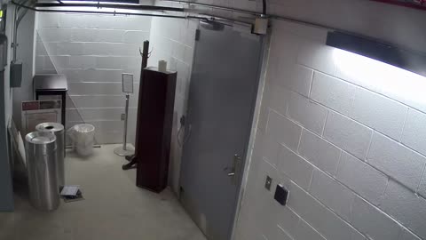 6031RHOBG1G102BEastVestibule_2021-01-05_01h00min01s323ms.mp4