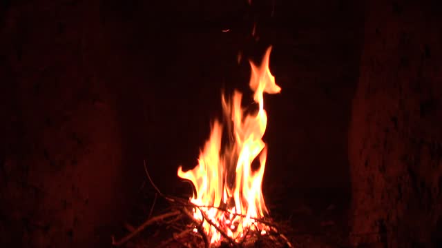 HOW TO MAKE A CHIMNEY OUT OF WOOD AND MUD!