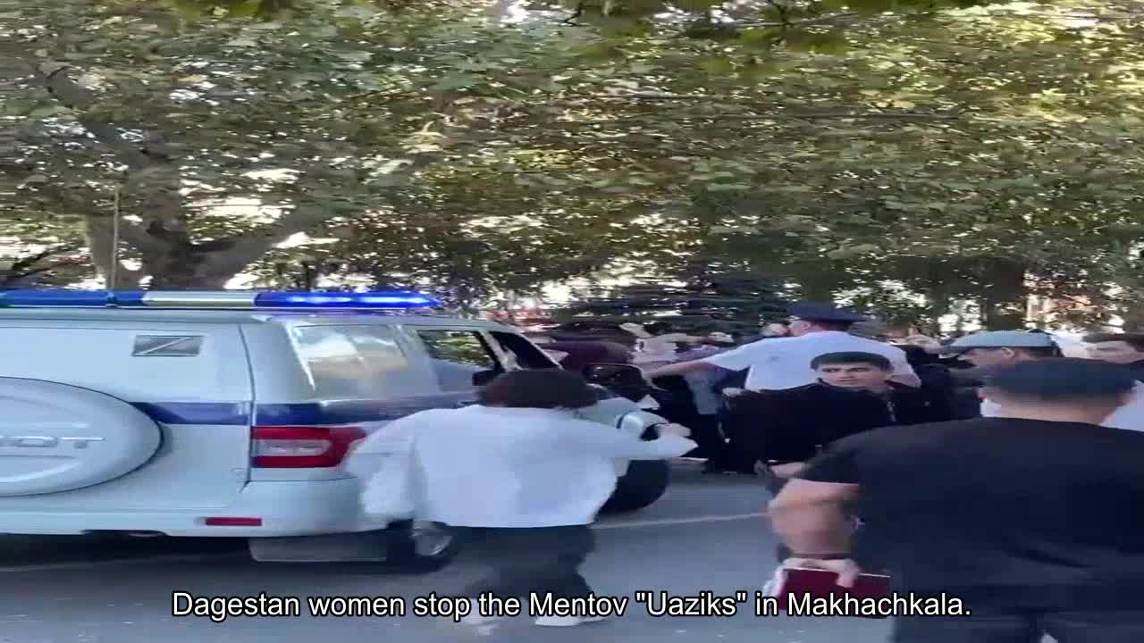 Dagestan women sing mintovski "UAZ" in Makhachkala.