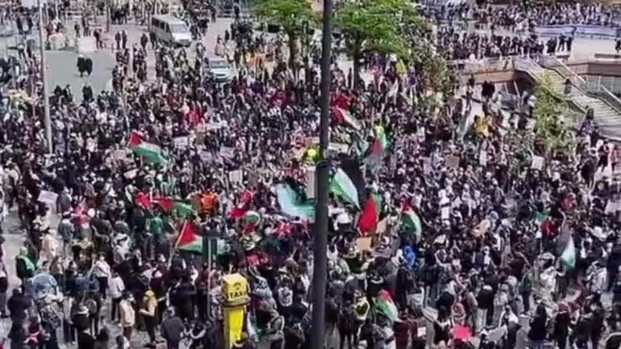 Hamas supporters in Frankfurt Germany are shouting Allah Akhbar