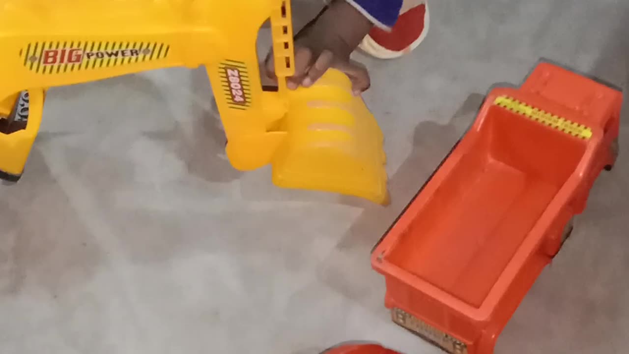Real Fun! The biggest Small Bulduzer Truck Car Playing The Boy Fun!!