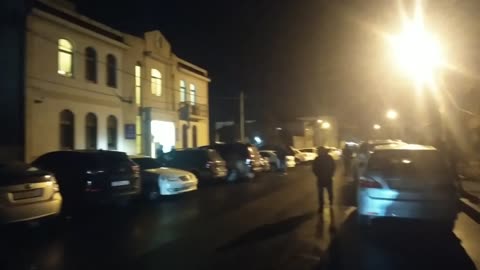 Сторонники оппозиции массово подписывают заявление.