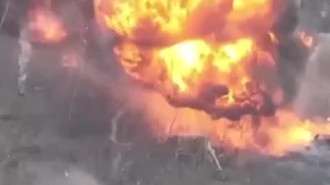 Russians Bail As Their APC Detonates
