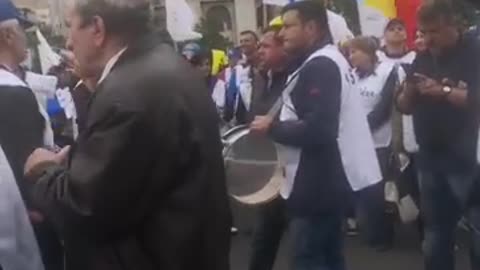 Luiza Volf la Protestul Profesorilor din 10.05.23 - De ce nu protestati pentru COPII?