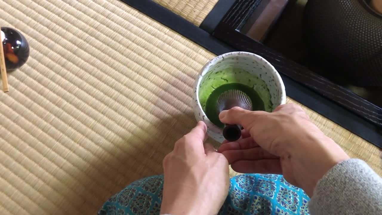 表千家 炉 茶通箱 割稽古 二服目のお茶を出す時の出帛紗の扱い