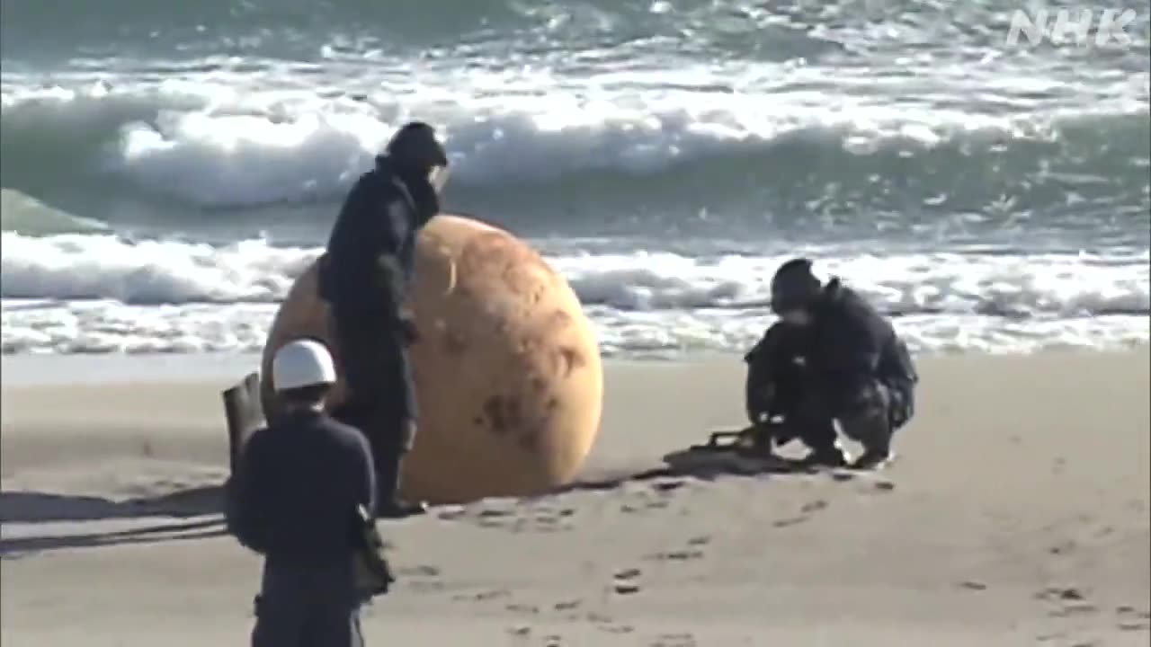 JAPAN - A mysterious metal sphere discovered on the shore of Shizuoka