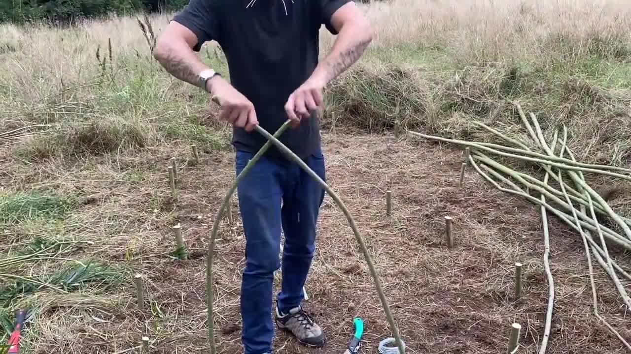 Building A Clay Bushcraft Survival Shelter