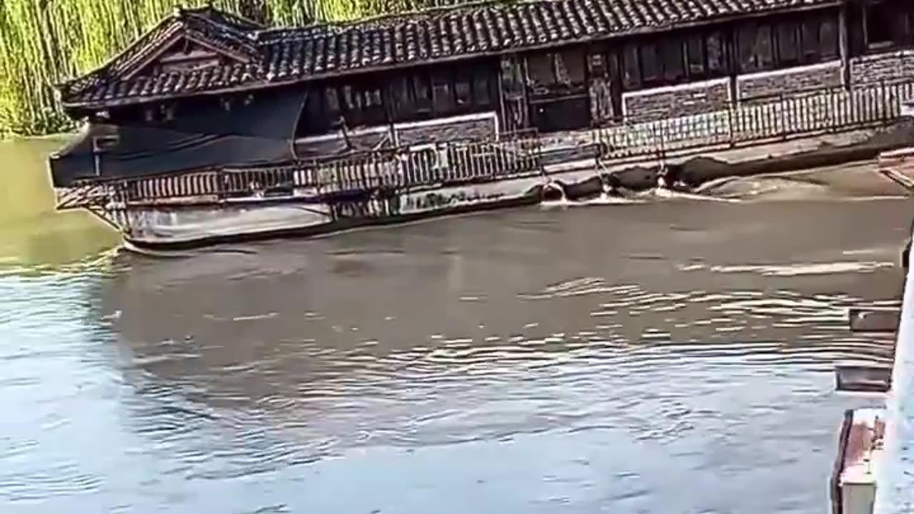 Floating House Vs Bridge