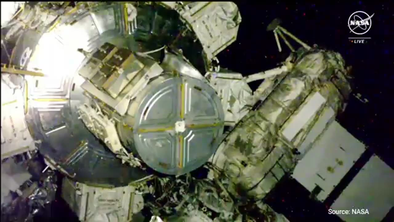 NASA Has To Cancel Space Walk After Astronaut’s Suit Fails Just Before Exiting Space Station [WATCH]