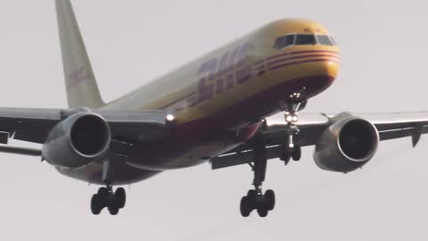 CARGO PLANE DESCENDING 2021