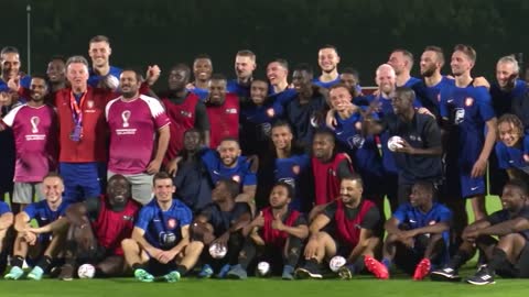 Netherlands players host local migrant workers at World Cup training base | Oranje | Qatar 2022