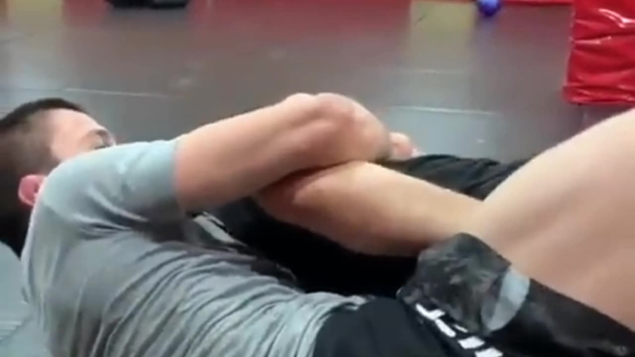 Khabib nurmagomedov show escape from armtriangle choke UFC