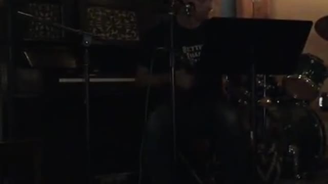 Raindrops Keep Falling On My Head by B.J. Thomas (Live Ukulele Cover)