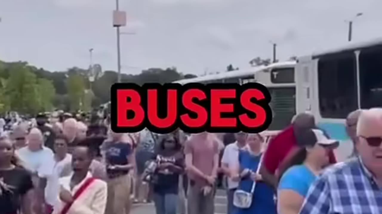 Kamala, Fake Crowd, Fake Media