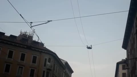 05.09.23 Centro di Milano. Centinaia di scie chimiche ..