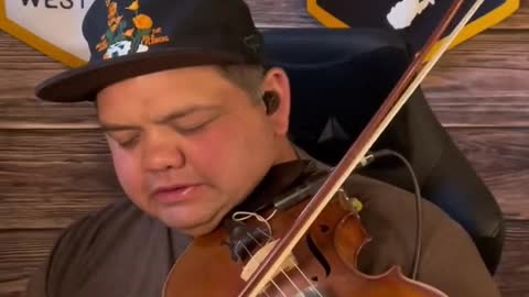 Twin fiddles on Seminole wind